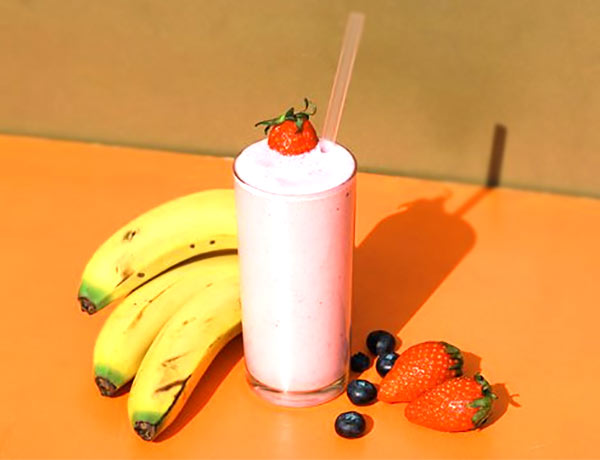фруктово ягодный коктейль с йогуртом