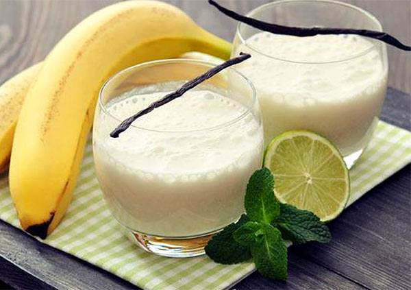 лимонный коктейль с бананом