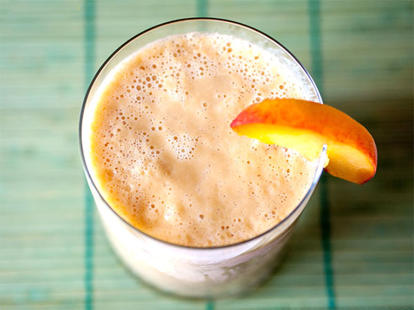 лимонный коктейль с персиком