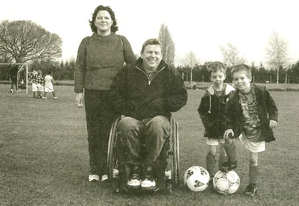 Семья мужчины - инвалида-колясочника